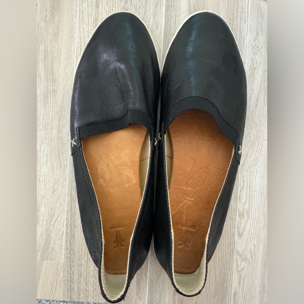 Frye Melanie leather flats💜